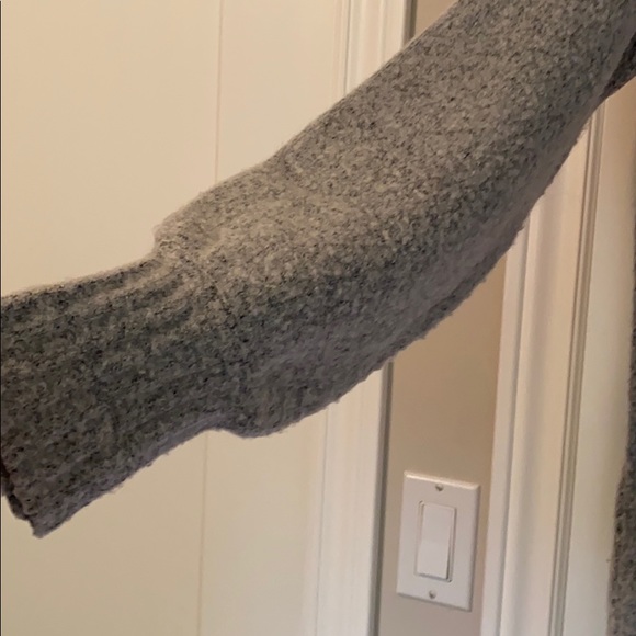 Ultra cozy Guess sweater dress - Picture 3 of 6